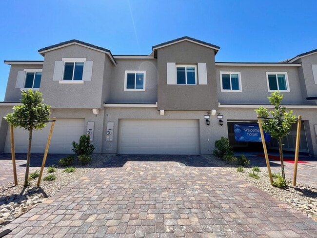 Primary Photo - Gated 3 Bed, 2.5 Bath, 2 Car Garage Townho...