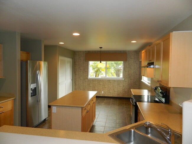 Building Photo - Beautifully Upgraded 3BR/2BA Home in Luala?i Subdivision