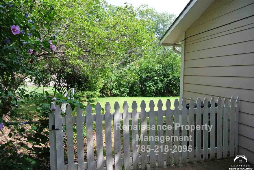 Building Photo - 1824 Miller Dr