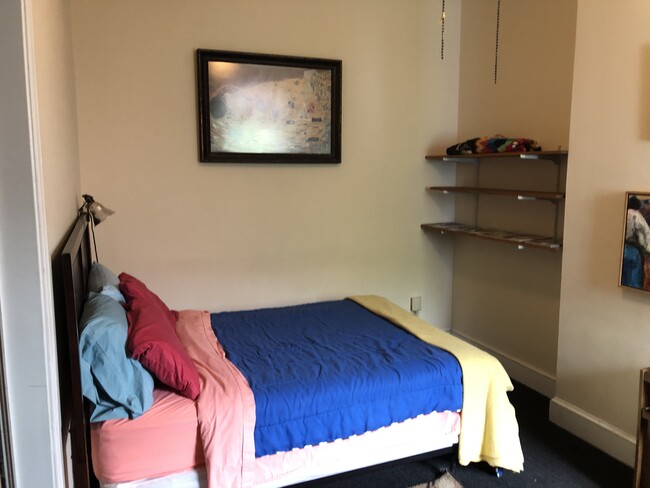 Middle bedroom - 34 N Lombardy St