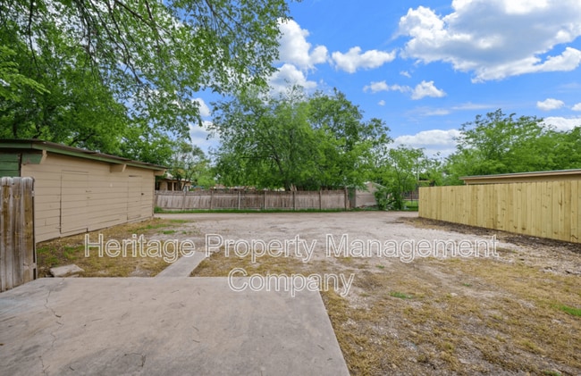Building Photo - 306 E Cheryl Dr
