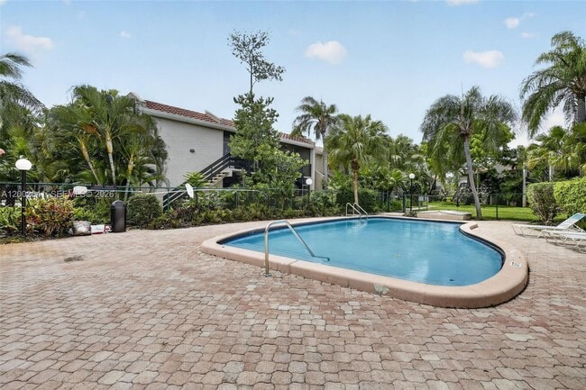 Building Photo - 5240 NE 6th Ave