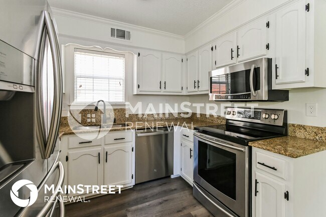 Building Photo - 9406 Slezenger Ln