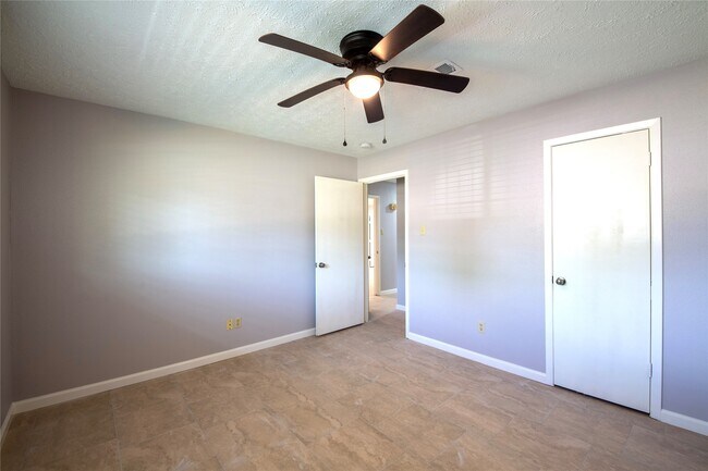 Building Photo - 1011 Twinbrooke Dr