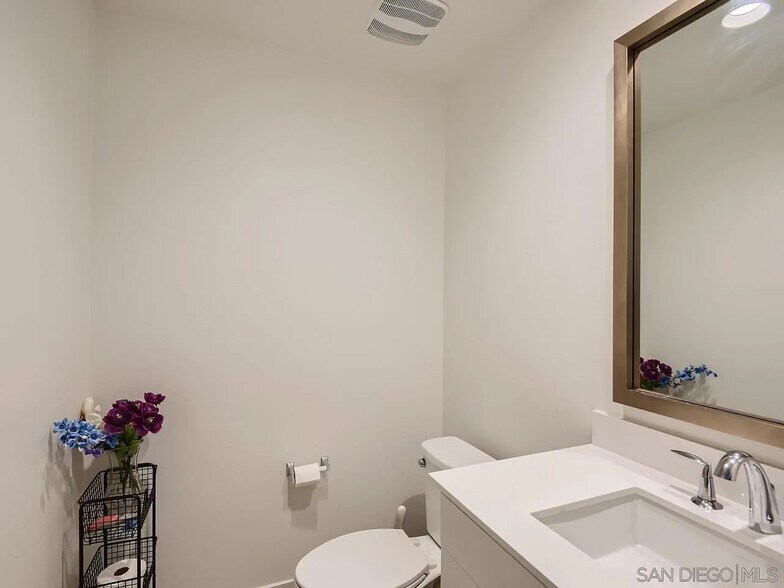 Building Photo - 8710 Barbados Ln