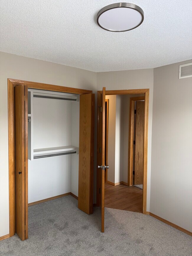 Building Photo - 1817 N Pine Grove St