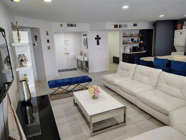 Building Photo - 1340 S Ocean Blvd