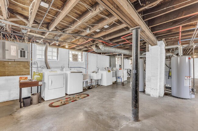 Building Photo - 10617 Bernard Ave