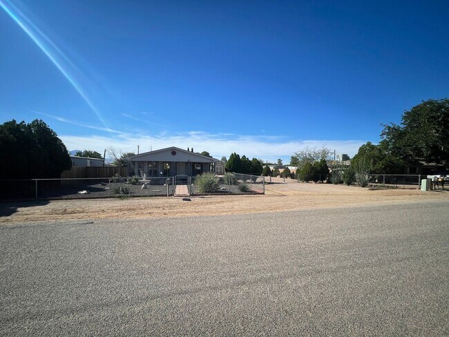 Primary Photo - Large yard!