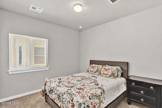 Building Photo - 172 N Manzanita Dr