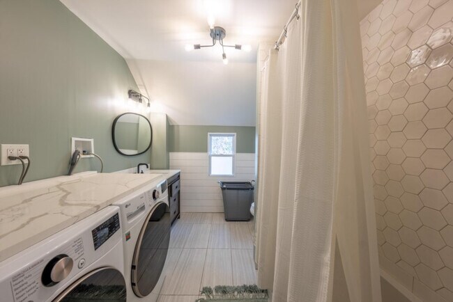 Building Photo - 139 W 4th Ave