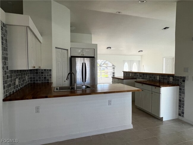 Building Photo - 2305 SW 53rd Terrace