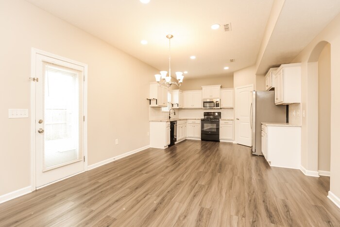Building Photo - 1724 Sunray Dr