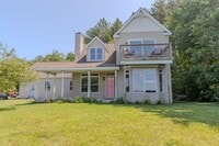 Building Photo - Empire Hilltop Retreat