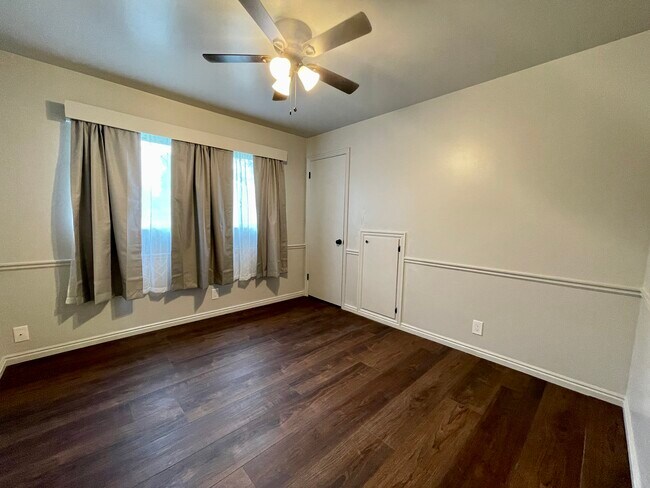 Building Photo - 325 W Center St