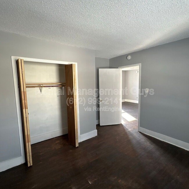 Building Photo - 2931 N Bryant Ave