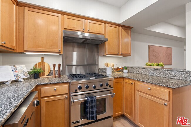 Building Photo - 1222 S Westgate Ave