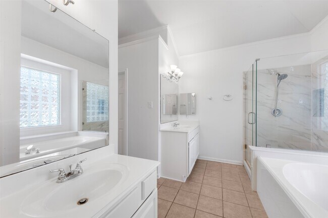 Building Photo - 23910 River Pl Dr