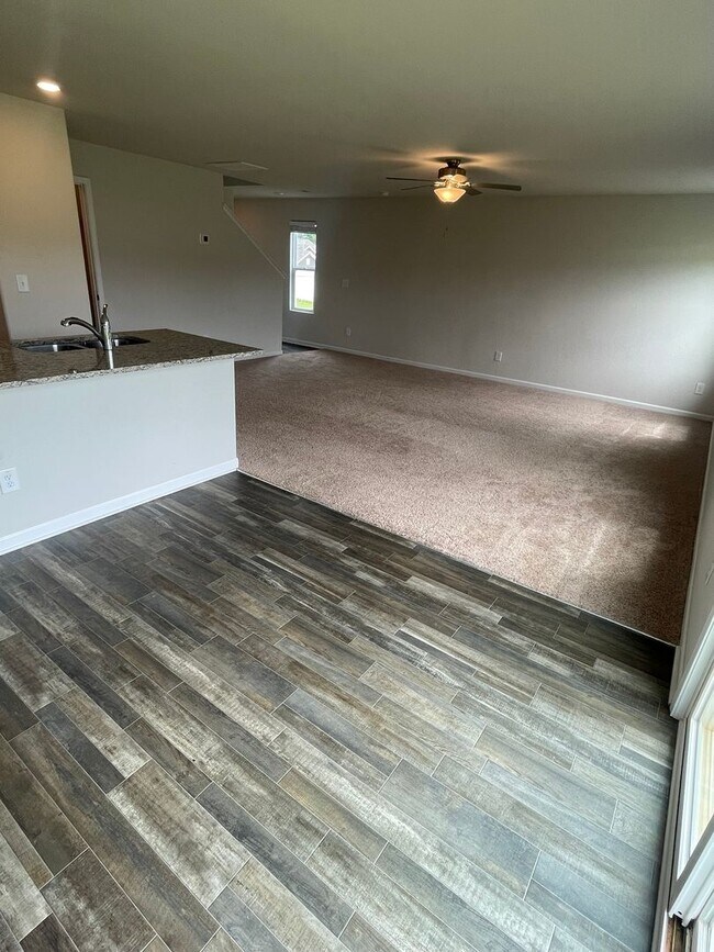 Building Photo - Charming 3-bedroom Single Family Home.