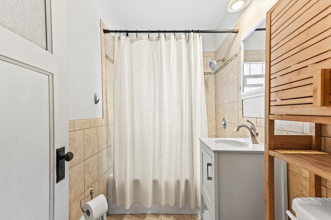 Building Photo - 4518 N Woodburn St