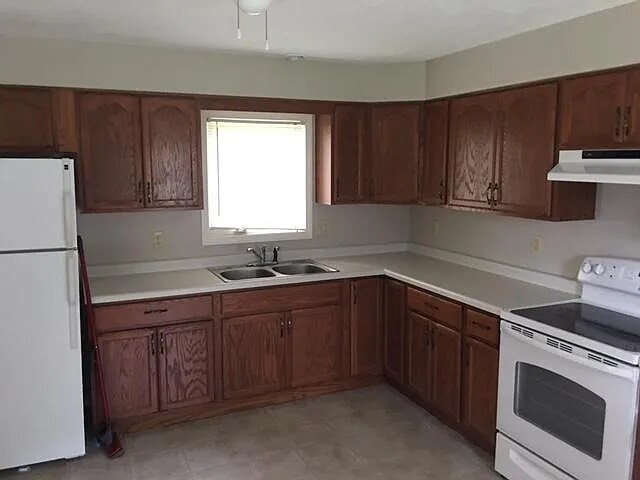 Building Photo - 204 W 2nd St