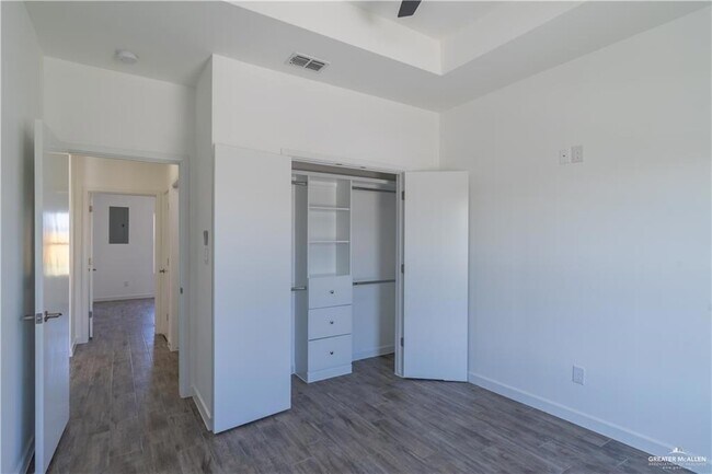 Building Photo - 15 N Sugar Bear Dr