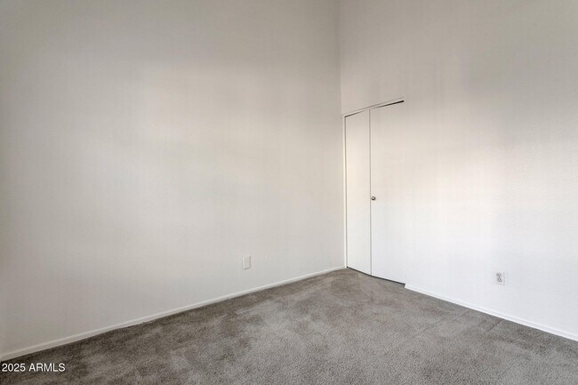 Building Photo - 6611 W Kingston Ln