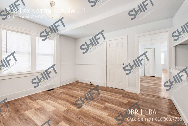 Building Photo - 208 Lexington Ave NW