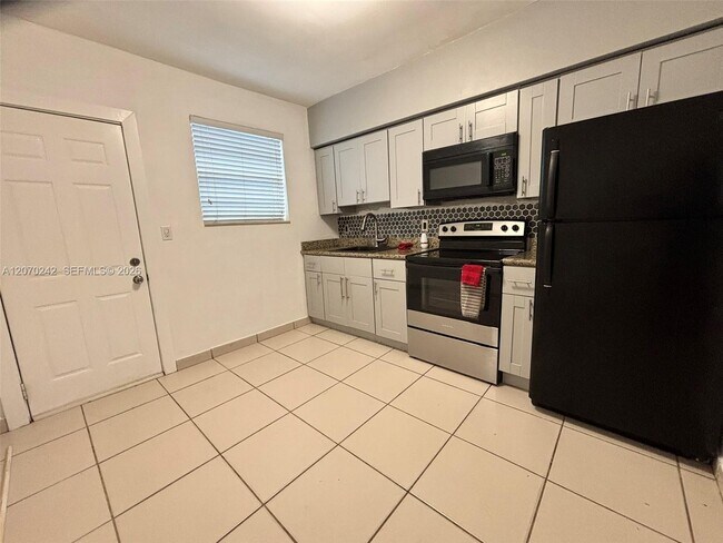 Building Photo - 2980 SW 25th St