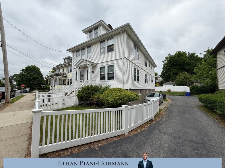 Building Photo - 78 Hunnewell Ave