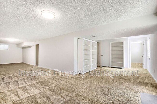 Building Photo - 7956 S Vincennes Way