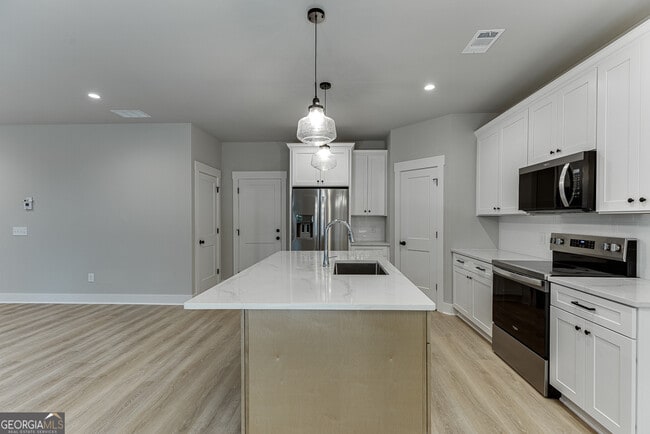 Building Photo - 110 Rains Rd