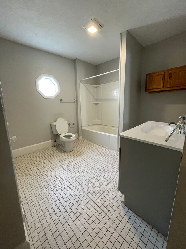 Building Photo - $200 off first months rent- Ball State Uni...