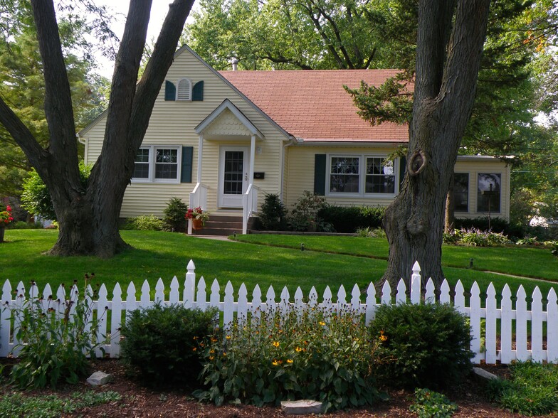 Primary Photo - 1312 Elmore Ave