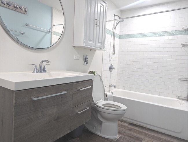 Building Photo - 1708 N Center St