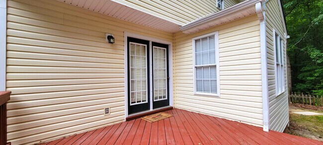 Building Photo - Large traditional colonial in Chester with...