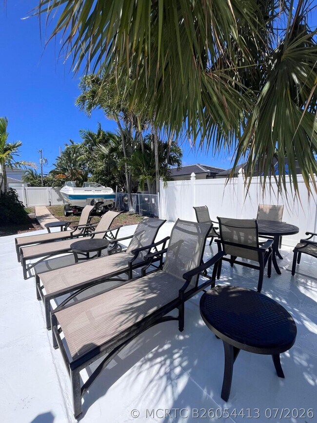 Building Photo - 1061 Bimini Ln