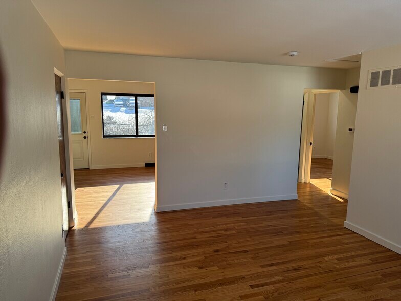 living room - 3948 Brittany Cir