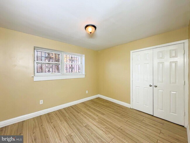 Building Photo - 4810 Quarles St NE