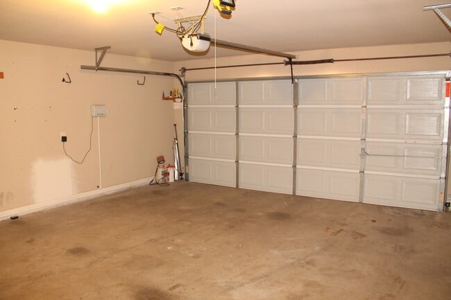 Building Photo - 191 Aster Dr