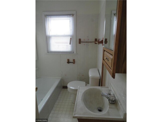 Building Photo - 239 Harriman Ave S