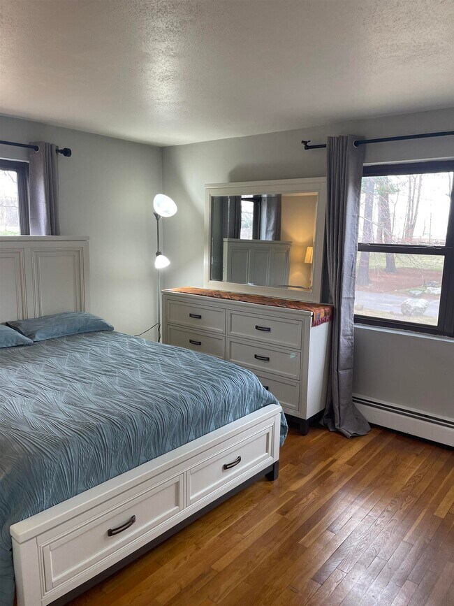 Building Photo - 4 Brook Rd