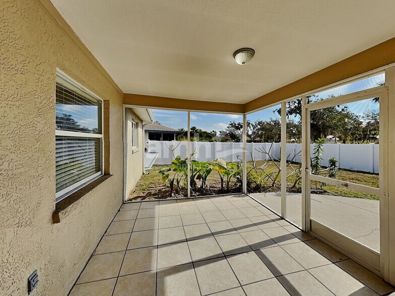 Building Photo - 3118 37th Ter E