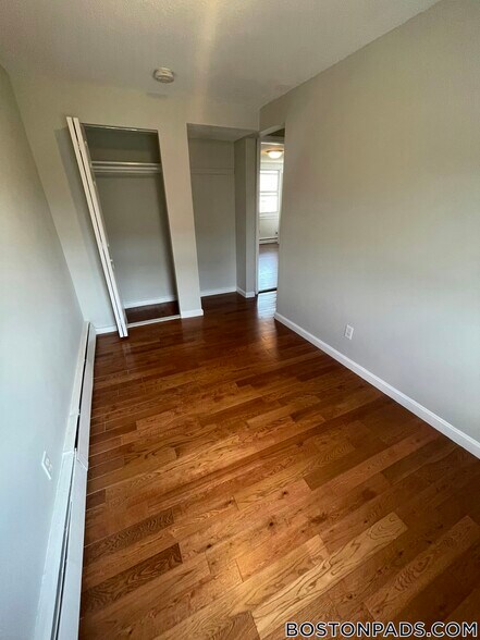 Building Photo - 247 Bennington St