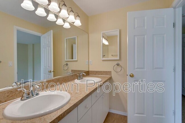 Building Photo - 3706 SW Troy St