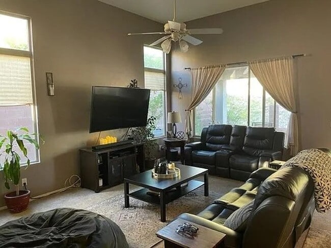 Building Photo - 4302 N Sunset Cliff Dr