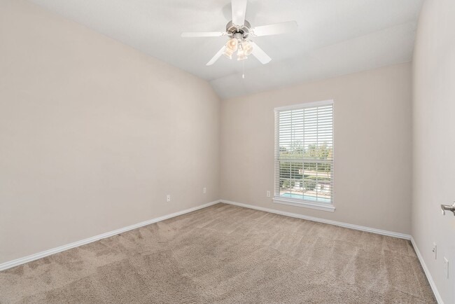 Building Photo - Available for August 2026 Pre-Lease! 4 Bed, Bath in Waterwood Townhomes!