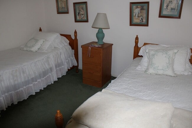 Building Photo - Riverfront 4 Bedroom Vacation Home Includes utiliities