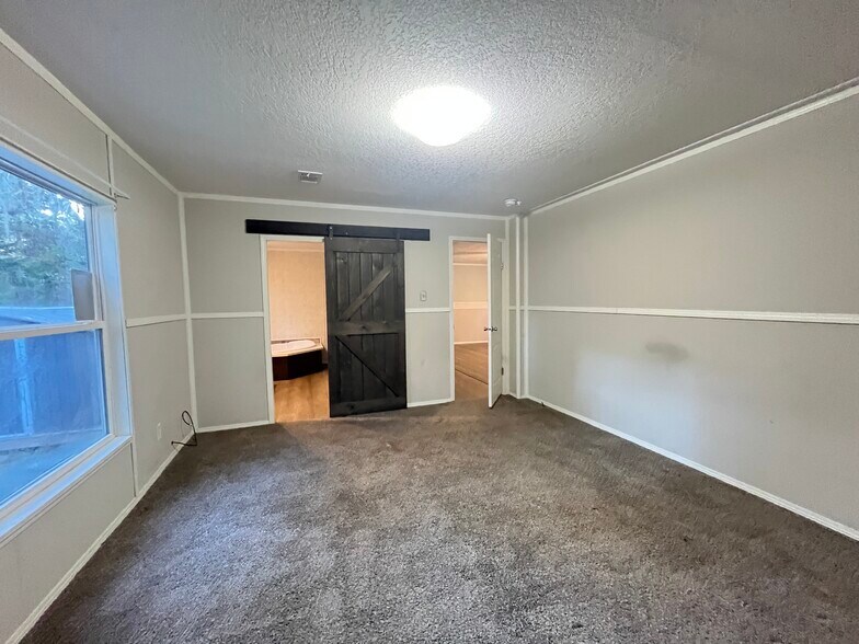 Building Photo - 2243 Limerick Rd