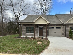 Building Photo - 1 BEDROOM 1 BATH APARTMENT WITH GARAGE FOR...